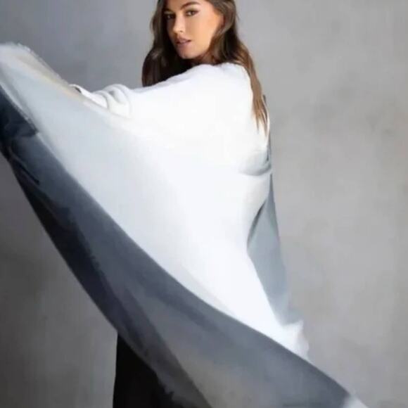 NIP! Carly Cushnie Luxury Grey Horizon Ombre Oversized Scarf - Picture 7 of 12